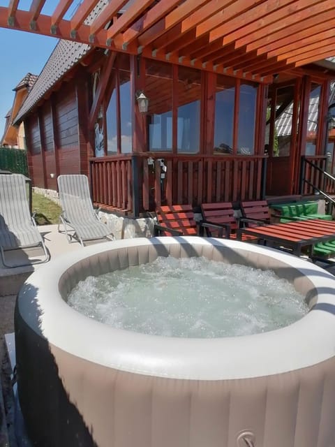 Hot Tub, Swimming pool