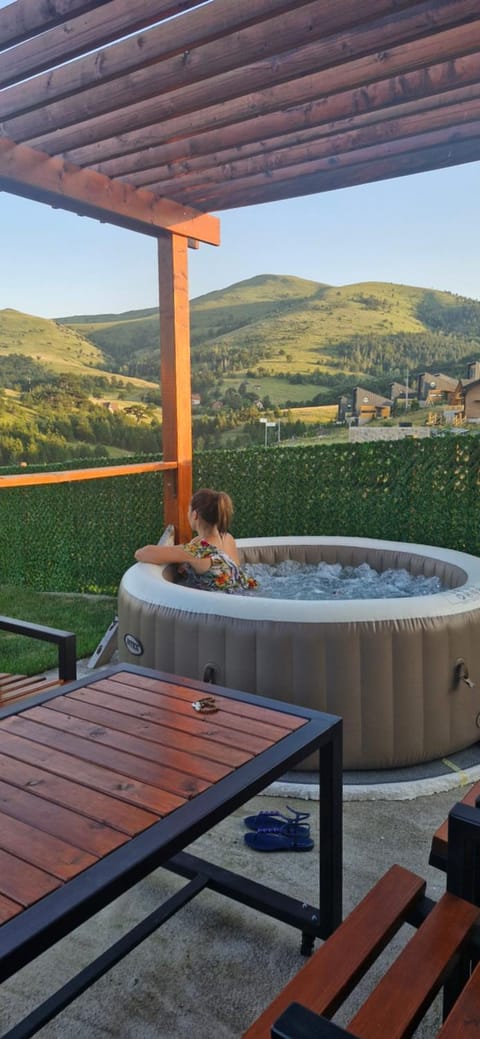 Hot Tub, View (from property/room), Balcony/Terrace