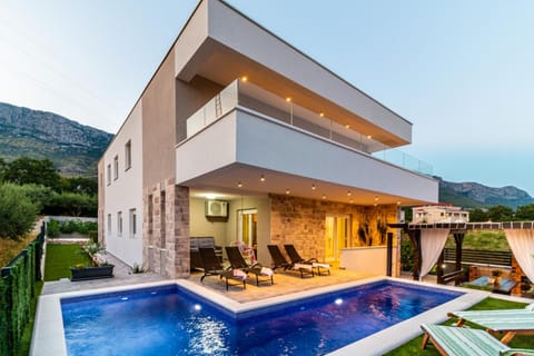 Balcony/Terrace, Swimming pool, Inner courtyard view