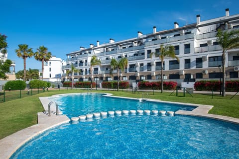 Property building, Garden, Swimming pool