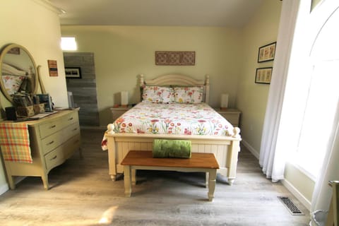 Sunshine and Wine Loft Bed and Breakfast in Penticton