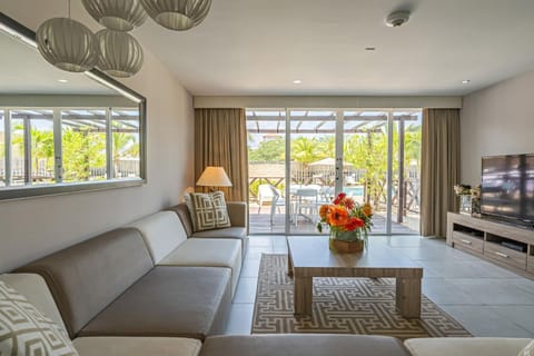 Large Luxury apartment on Palm Beach Eigentumswohnung in Noord