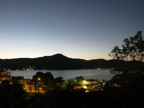 Balcony/Terrace, Lake view, Mountain view