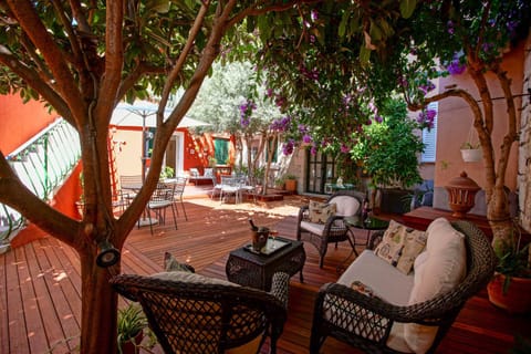 Patio, Day, Garden, Balcony/Terrace, Seating area, Garden view