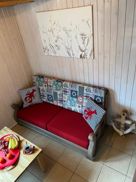 Living room, Photo of the whole room, Seating area