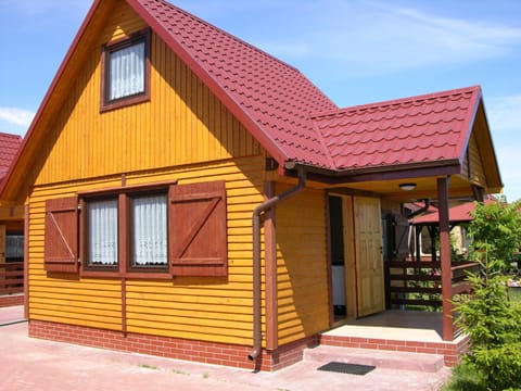 Property building, Facade/entrance, Day, Balcony/Terrace