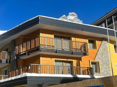 Property building, Balcony/Terrace, Mountain view