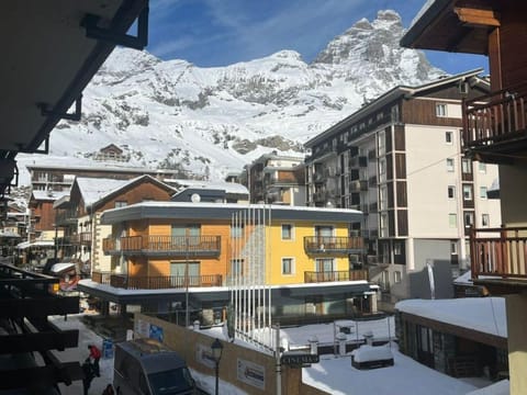 Property building, Day, Natural landscape, Winter, Mountain view