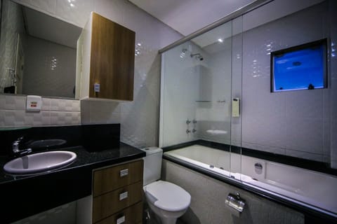 Hot Tub, Bathroom, TV and multimedia