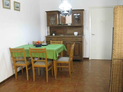 Food and drinks, Decorative detail, Dining area