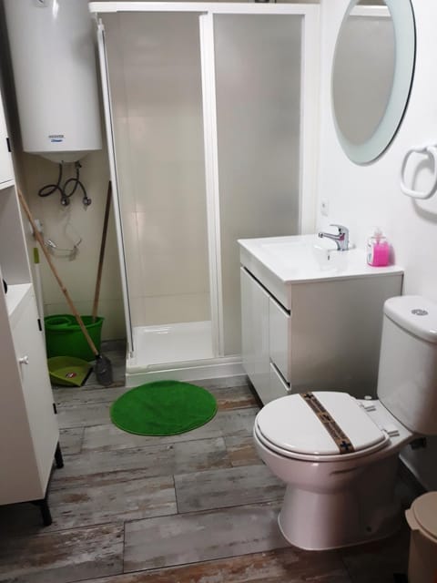 Shower, Toilet, Bathroom