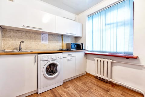 Kitchen or kitchenette, stove, washing machine