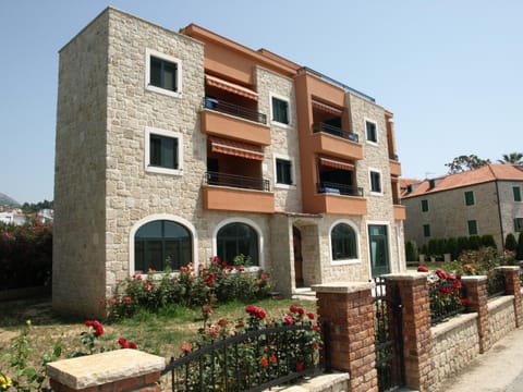 Property building, Facade/entrance