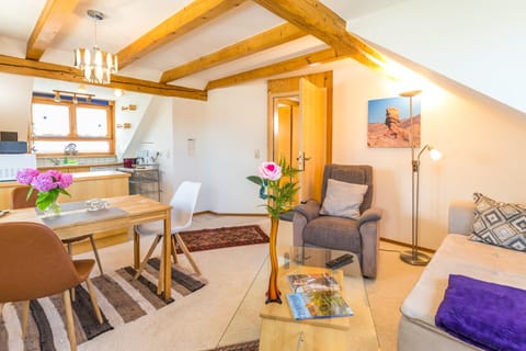 Bed, Kitchen or kitchenette, Living room, Photo of the whole room, Decorative detail, Dining area