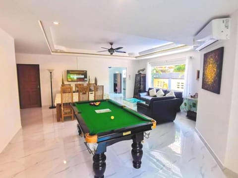 Communal lounge/ TV room, Billiard, Living room