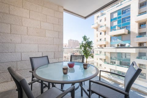 Full Option 7 people Condominio in Jerusalem
