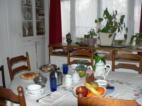Chambre Eugénie Übernachtung mit Frühstück in Saint-Cloud