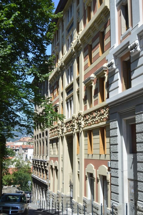 Facade/entrance, City view, Street view