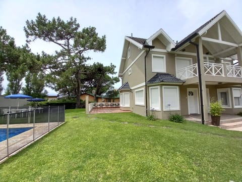 Property building, Natural landscape, Garden view