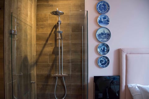 Shower, Bathroom, Decorative detail