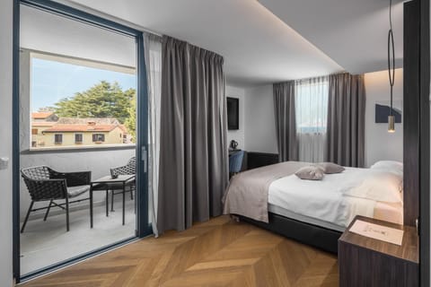 Bed, View (from property/room), Photo of the whole room, Bedroom