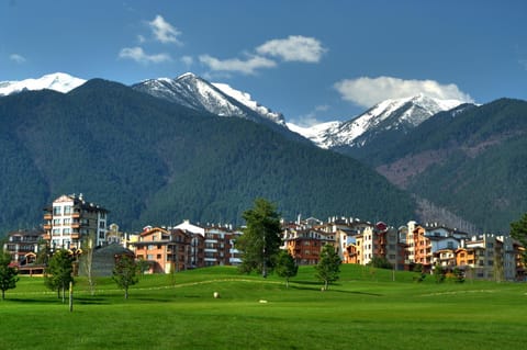 Golfcourse, Ski School, Skiing, Fitness centre/facilities, Hiking, Cycling, Landmark view