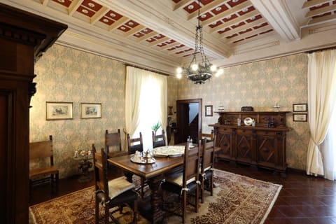 Dining area, On site