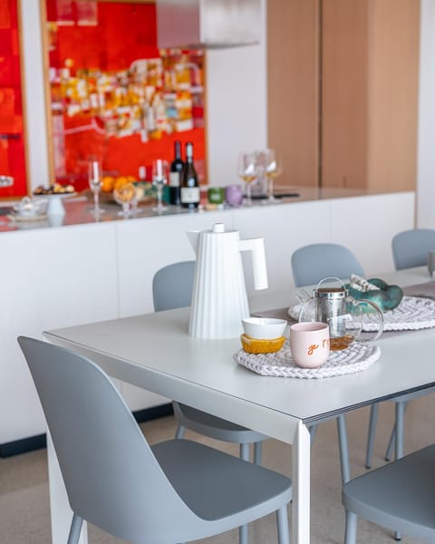 Food and drinks, Seating area, Dining area, kitchen