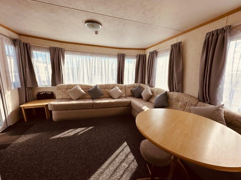 Golden Sands Caravan Hire Ingoldmells- FREE in caravan wifi- Access included to the on site club house, sports bar, arcade, coffee shop We have beach access, a fishing lake and a laundrette Campground/ 
RV Resort in Ingoldmells