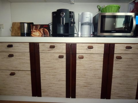 Coffee/tea facilities, Kitchen or kitchenette