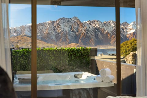 Hot Tub, Hot Tub, Mountain view