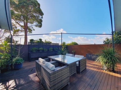 Patio, Balcony/Terrace, Seating area