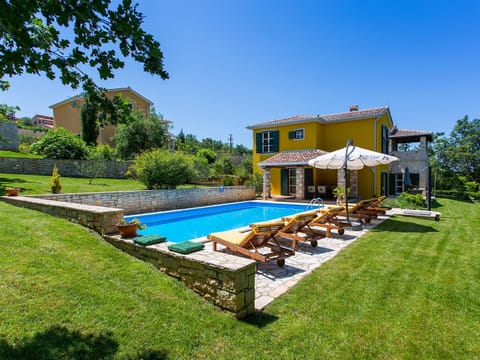 Property building, Garden, Pool view, Swimming pool