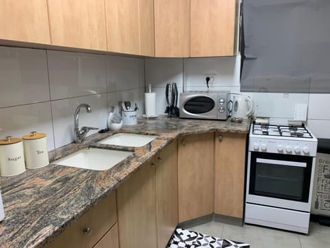 Kitchen or kitchenette, minibar, pet friendly, stove