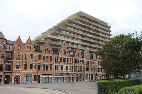 Property building, Facade/entrance