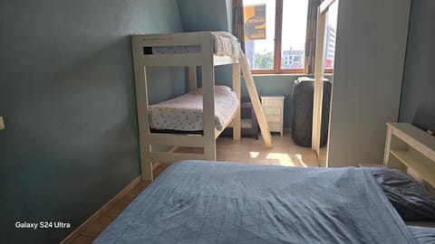 Bedroom, bunk bed
