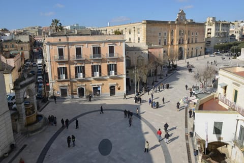 Facade/entrance, Bird's eye view