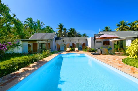 Property building, Pool view, Swimming pool, sunbed