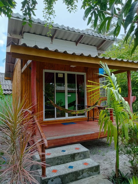 New Andaman Bay Bungalow Resort in Sala Dan