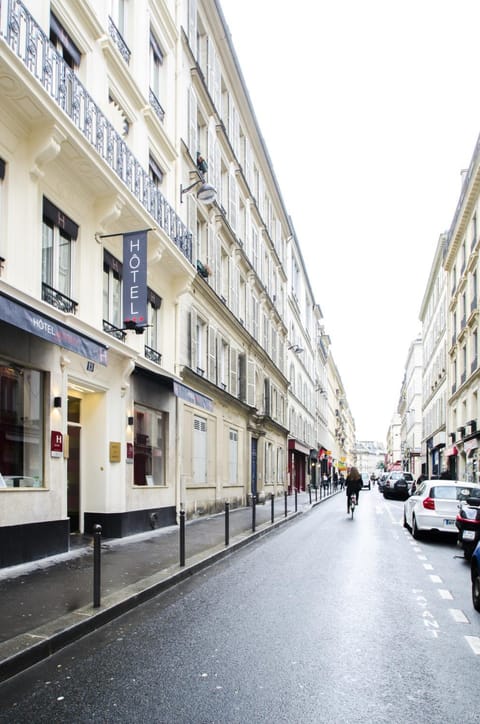 Facade/entrance, Neighbourhood, City view, Street view