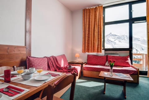 Winter, Living room, Dining area, Mountain view