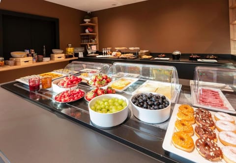 Food and drinks, Food, Breakfast, Continental breakfast, Buffet breakfast