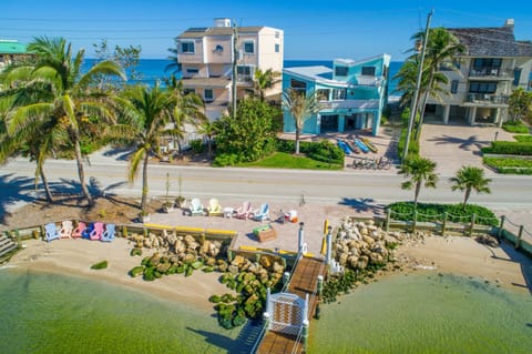 Property building, Day, Bird's eye view, Beach, Sea view, Street view, Parking