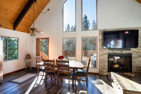 North Shore - Cozy Cabin House in Kings Beach