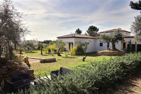 La Villa Aux Oliviers Bed and Breakfast in Flayosc