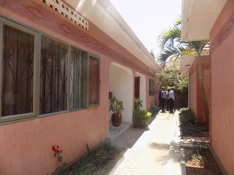 Lubowa Cottages Hotel in Kampala