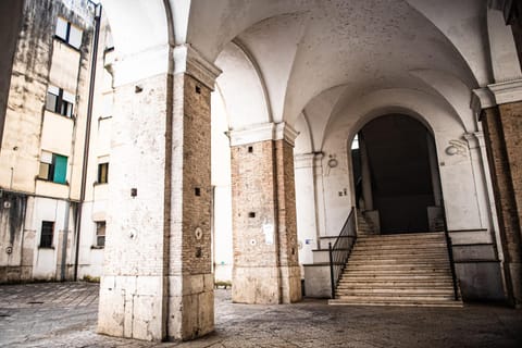 Facade/entrance, Landmark view