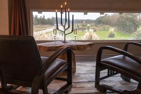 Dining area, Bedroom, Lake view