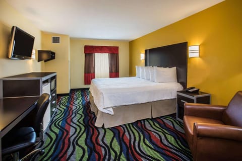Days Inn & Suites by Wyndham Augusta Near Fort Eisenhower Hotel in Evans