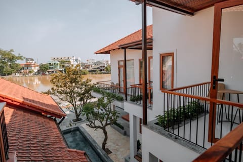 Balcony/Terrace, Garden view, River view